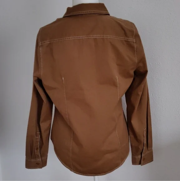 Darted Button Up Shirt In Regenerative Chino. Timber - Picture 3 of 12